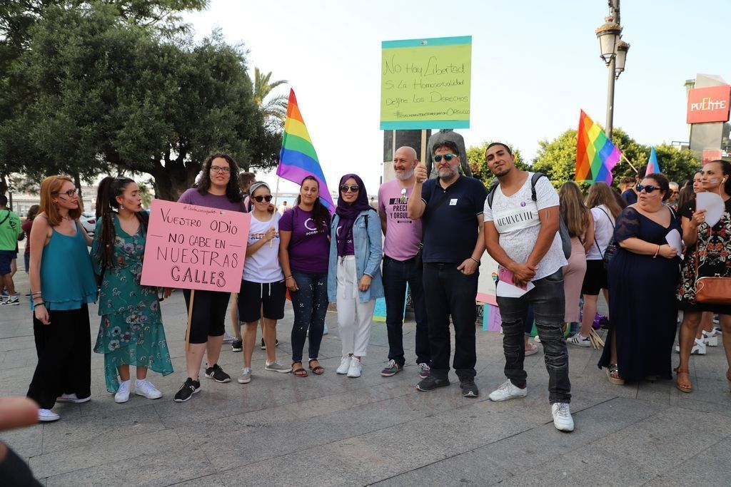 La Plaza de la Constitución se llena de colorido por el Día Internacional del Orgullo LGTBI.