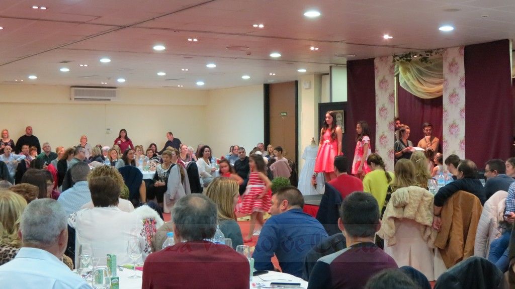 La Cofradía de la Amargura celebra el II Pase de Modelos de Trajes de Comunión y Ceremonias"