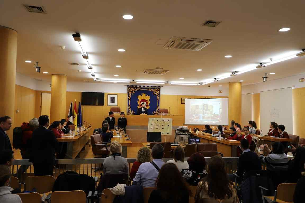 El tradicional Pleno Escolar vuelve a acercar la Constitución a los alumnos ceutíes