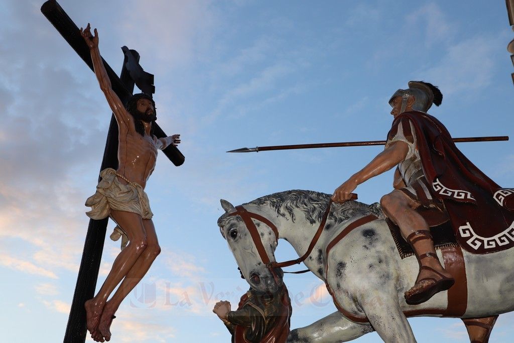 María Santísima del Amor sigue de cerca al Santísimo Cristo de la Expiración