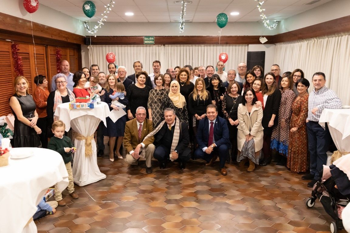 El Colegio Médico de Ceuta celebra su cena de Navidad y entrega varios premios