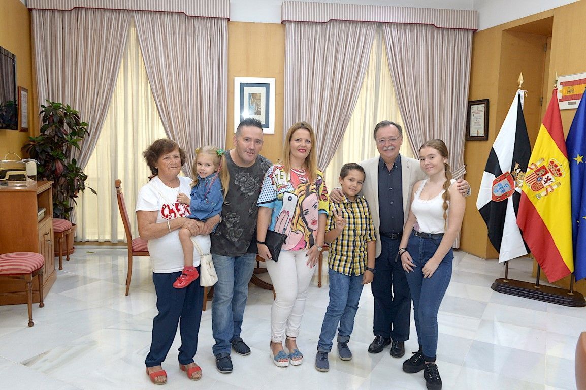 El presidente recibe a Abel Bernal, concursante ceutí de La Voz Kids