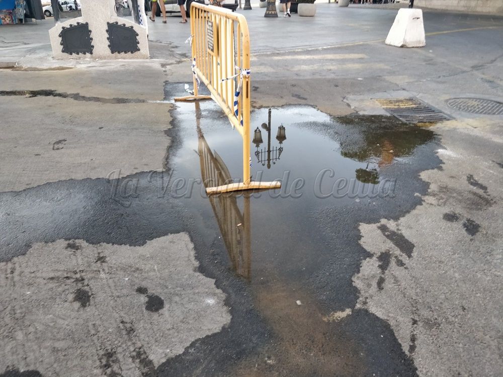 Las alcantarillas de la Gran Vía dejan sus primeros “regalitos” de una obra mal ejecutada