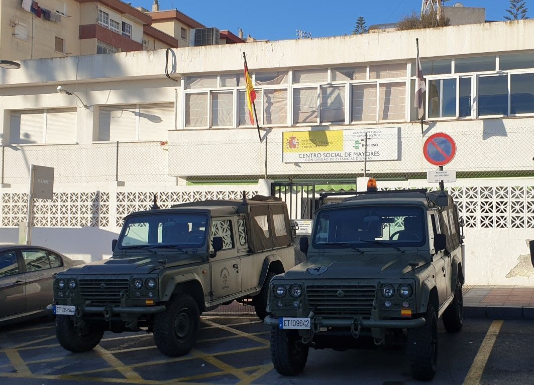 El ejército desinfecta el edificio del Hogar del Mayor del Polígono