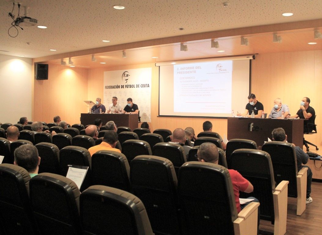 La nueva Junta Directiva de la FFCE aborda el inicio de la temporada marcado por el Covid-19