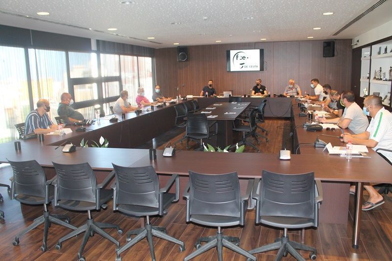 Reunión entre la Federación de Fútbol y los clubes que compiten a nivel nacional con motivo de la COVID-19