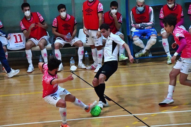 La UA Ceutí frena al líder del grupo (3-3)