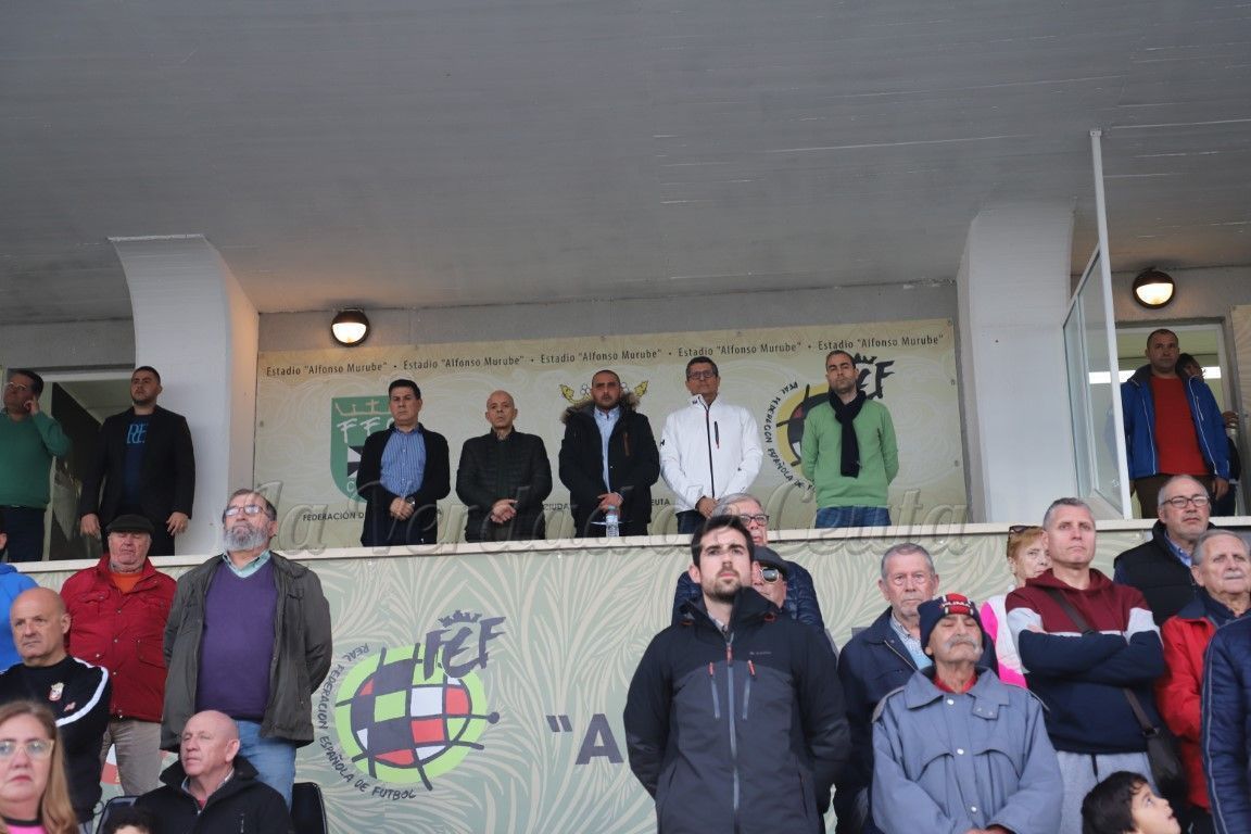 El presidente Luhay, en el centro, en el palco del Alfonso Murube