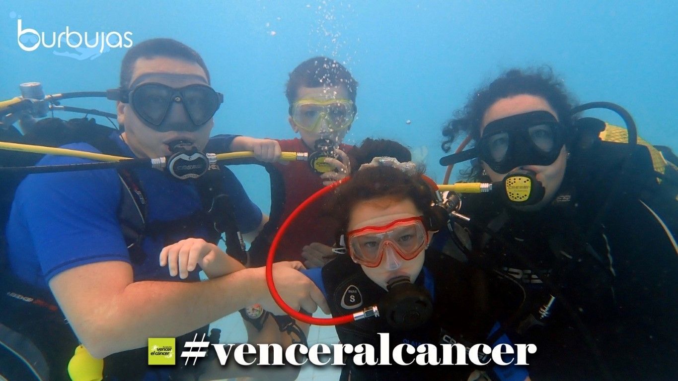 El centro de buceo Burbujas realiza bautizos solidarios