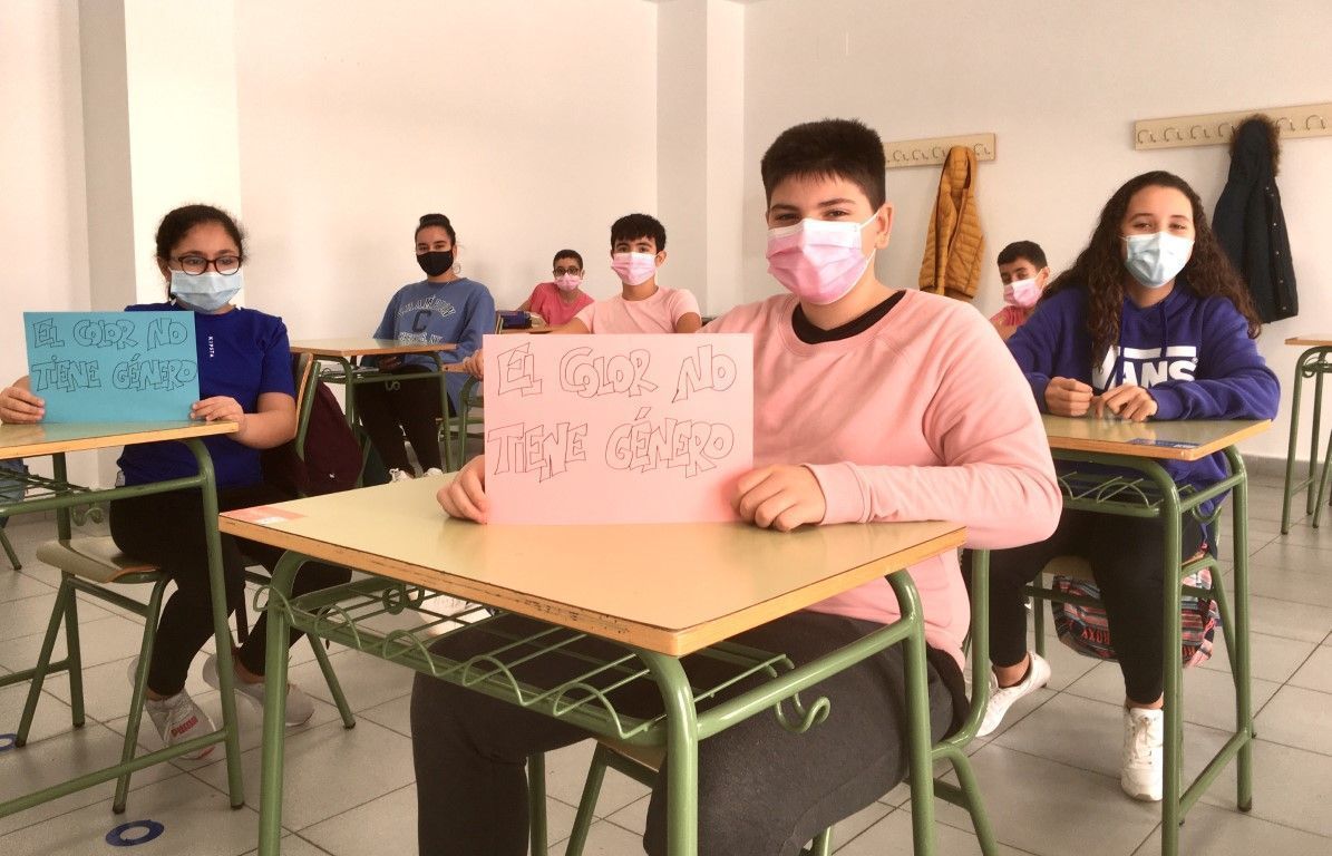 El IES Clara Campoamor se suma a la conmemoración del Día Universal del Niño y a la campaña "El color no tiene género"