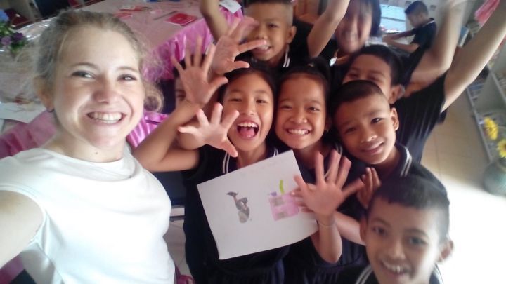 Una ceutí pone en marcha un crowdfunding para evitar el cierre de un colegio en Tailandia