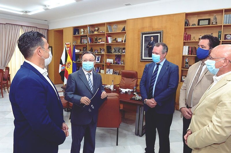 Vivas recibe a Alfonso Mateos, Carlos Echeverría y Enrique Ávila