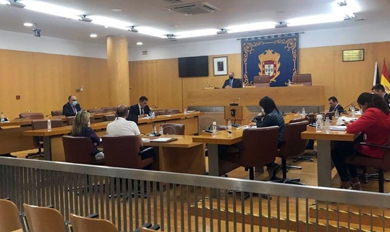 Sólo PP y Vox participan en el pleno de control tras el abandono de los demás grupos