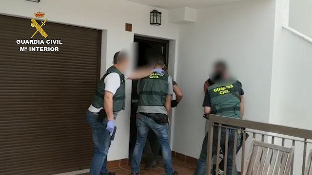 La Guardia Civil detiene a dos personas y localiza dos plantaciones con más de 300 plantas de marihuana