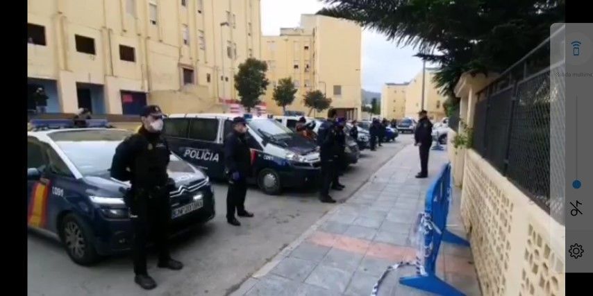 La Policía Nacional realiza un homenaje a los dos agentes jubilados fallecidos