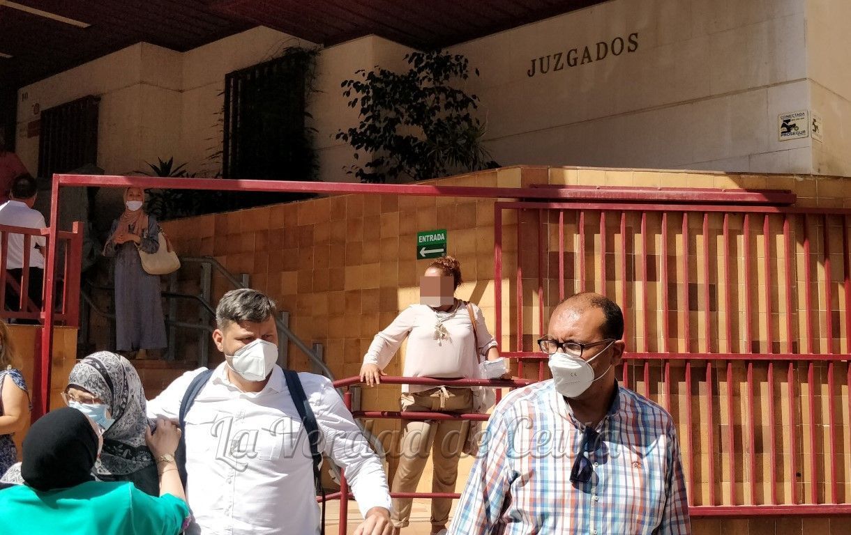 Mohamed Alí y Mohamed Mustafa pasan por el juzgado tras la denuncia de Vox