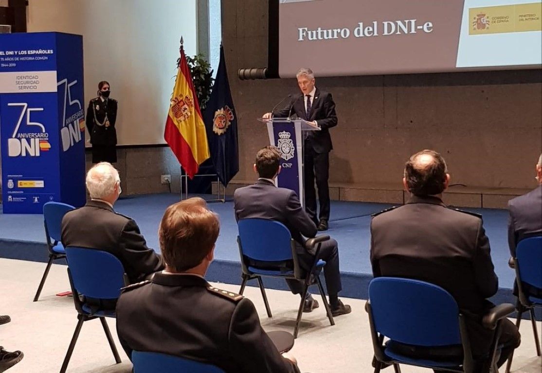 La Policía Nacional integrará el DNI en el móvil para crear un documento de identidad digital