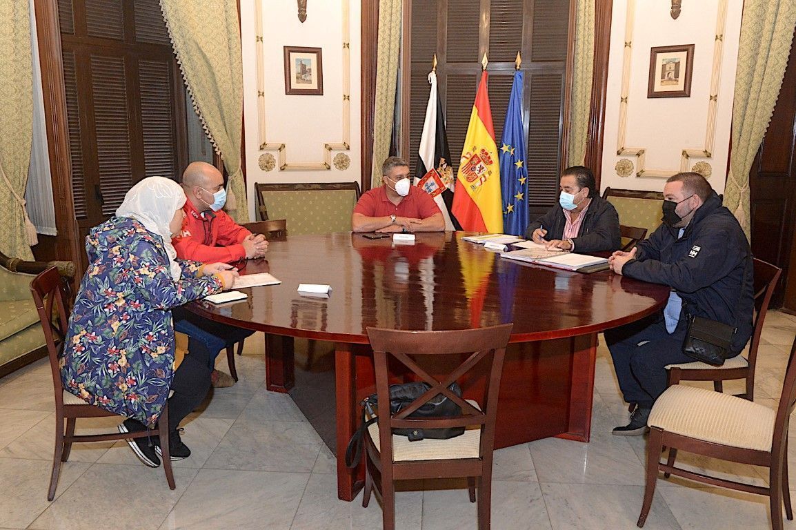 Yamal Dris se reúne con los representantes de la barriada Cortijo Moreno