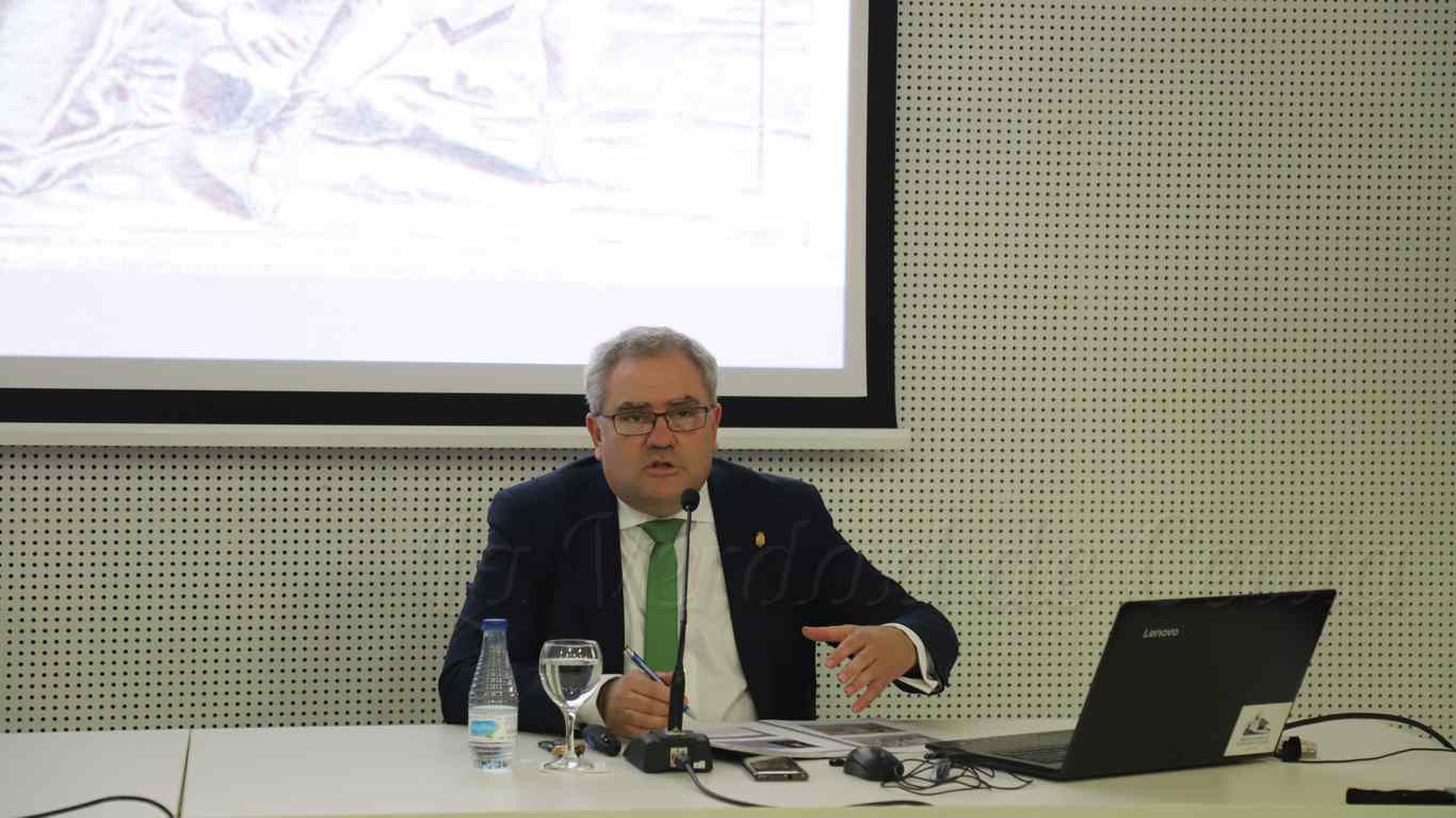 López-Guadalupe acerca a las cofradías ceutíes el sentido eclesiástico y el barroco en las estaciones de Penitencia