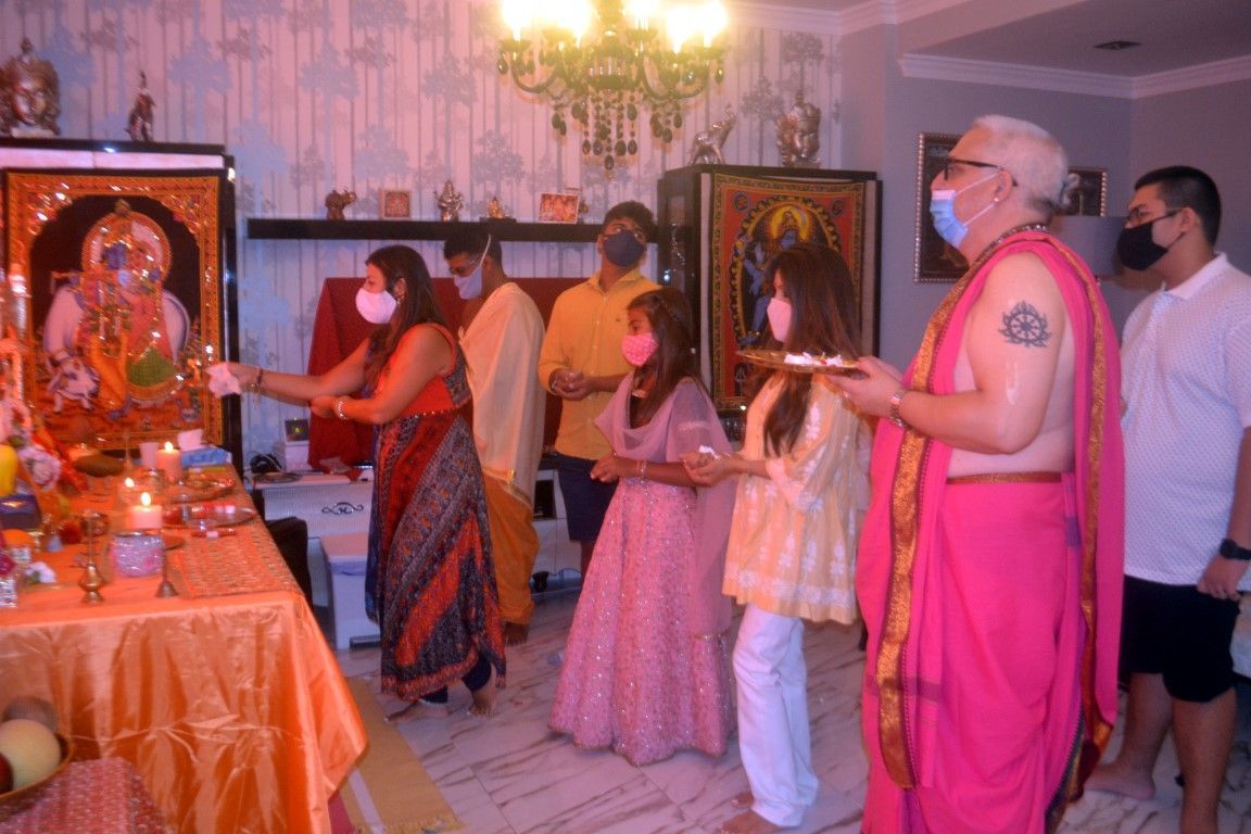 Ceremonia de Arati, ofrendas de fuego y flores.
