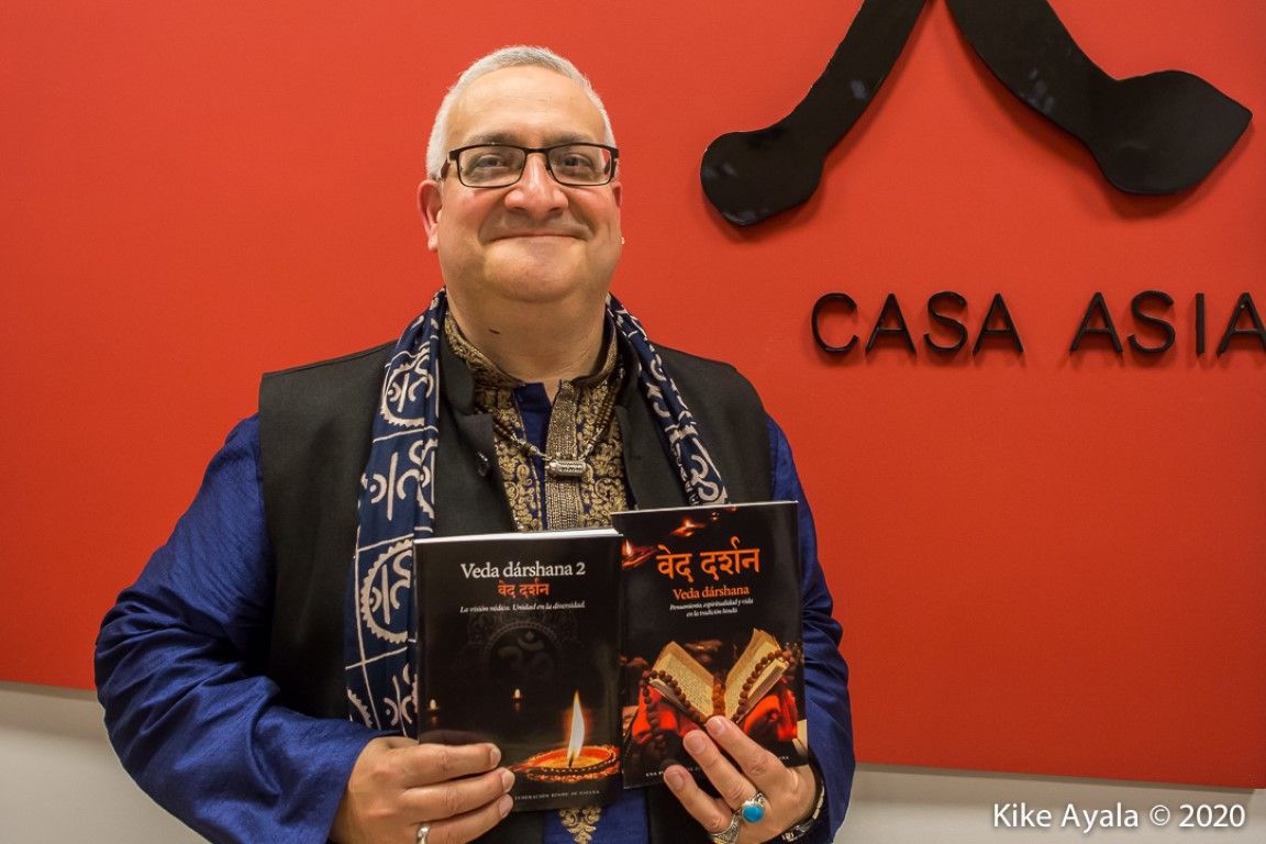 Ramchandani participa en el Manual de Hinduismo en Europa