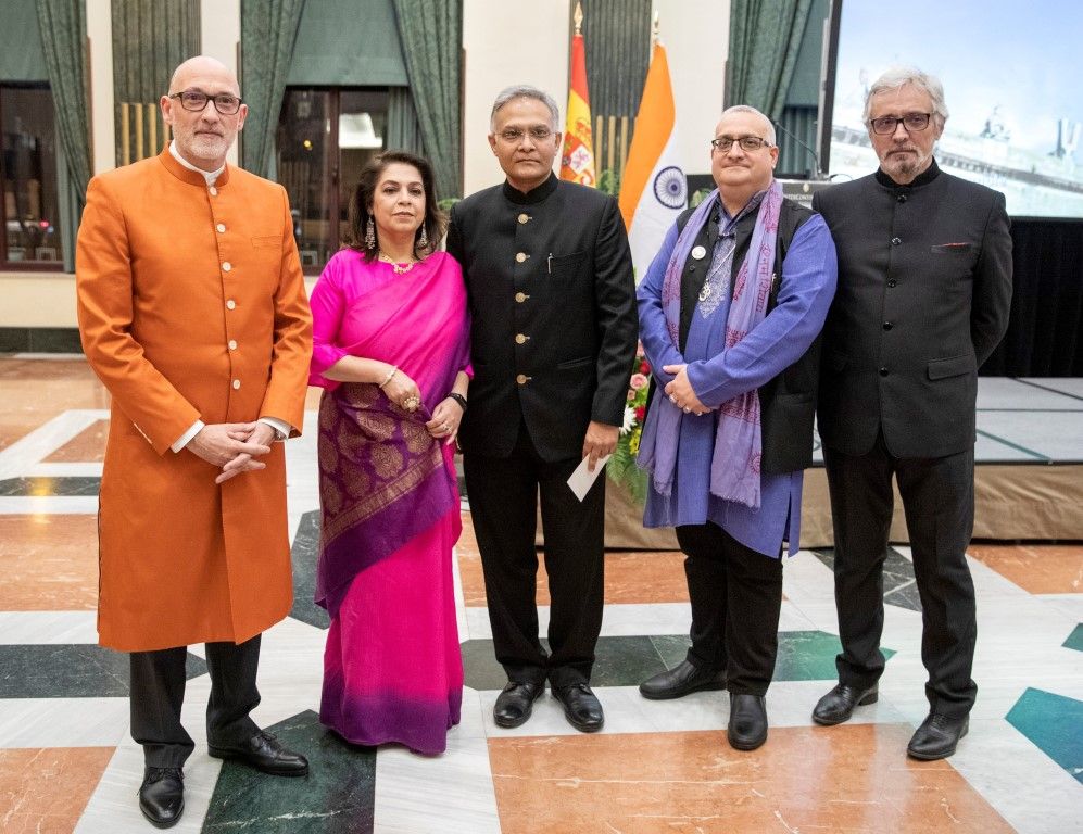 Junta directiva de la FHE con el Embajador y Señora Junta directiva de la FHE con el Embajador y Señora
