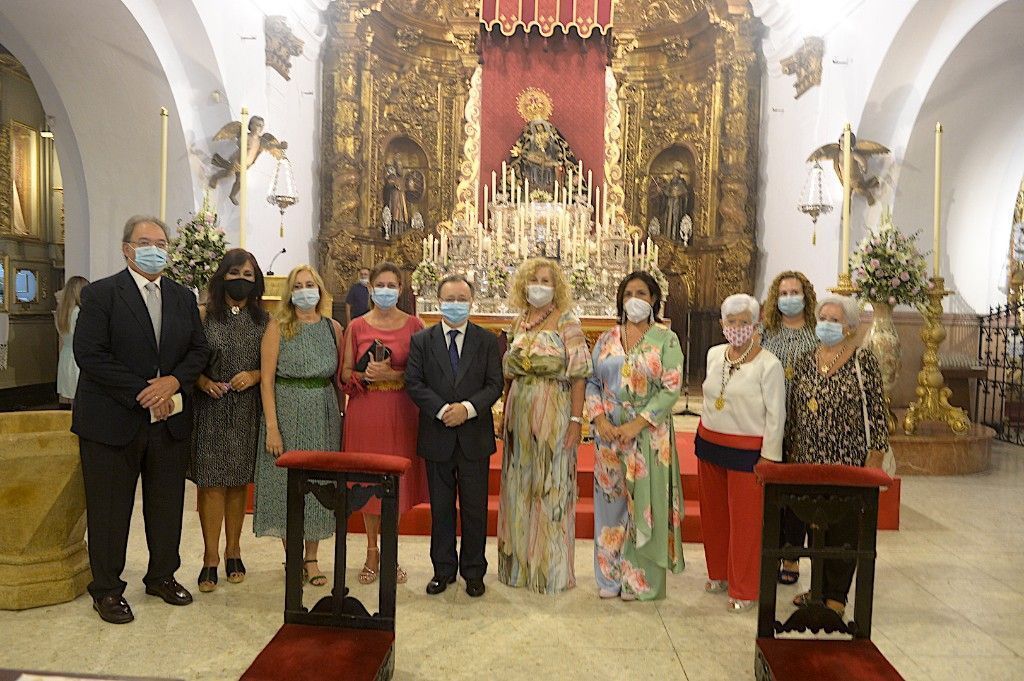 Vivas asiste a la misa en honor a la Patrona, la Virgen de África