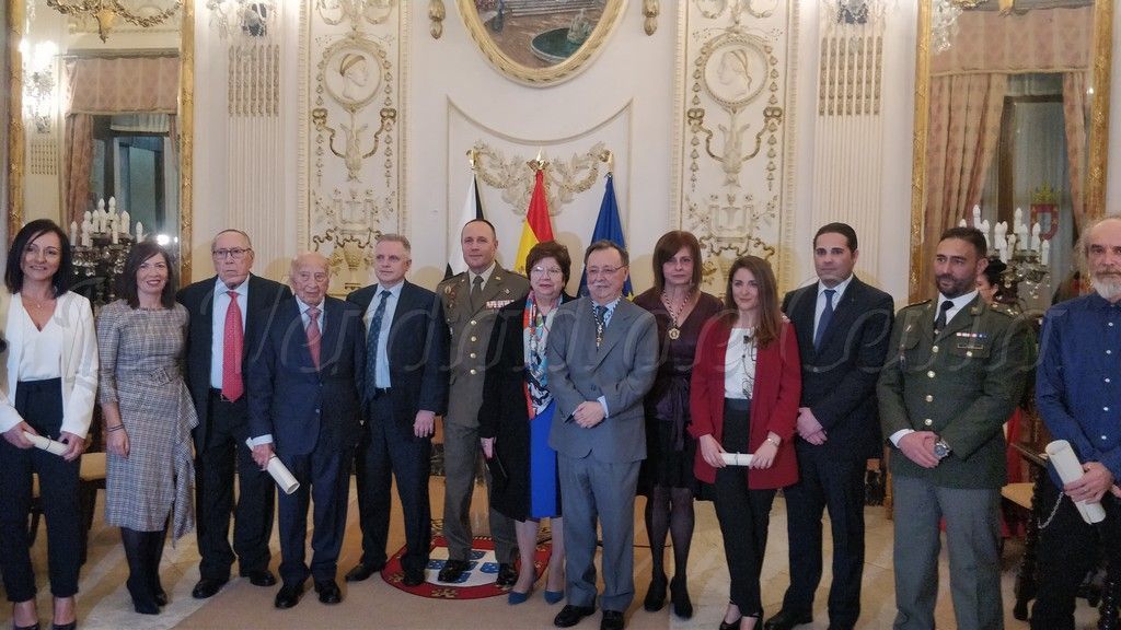 La Ciudad reconoce con los Escudos de Oro a "ejemplos de cualidades humanas"