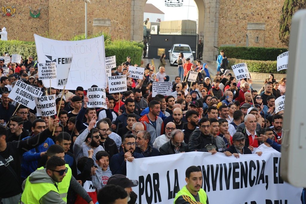 Alrededor de 2.000 personas secundan la manifestación por la convivencia
