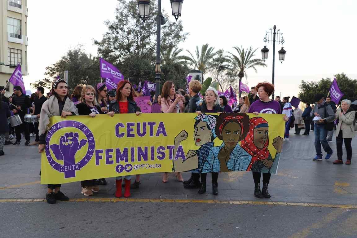 Alrededor de 200 personas secundan la manifestación de la Plataforma Feminista por el Día de la Mujer
