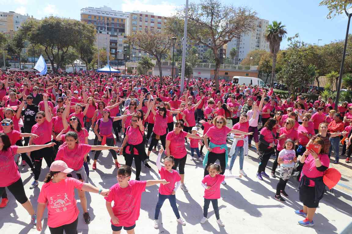 Miles de ceutíes vuelven a conmemorar, corriendo ataviados de rosa, el Día Internacional de la Mujer