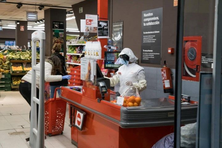 CSIF exige que se realice el test a todos los trabajadores de servicios esenciales