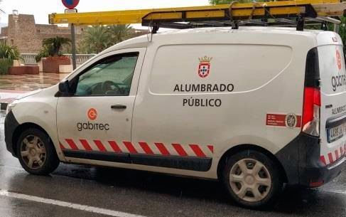 UGT denuncia la reducción de sueldos del personal del alumbrado público