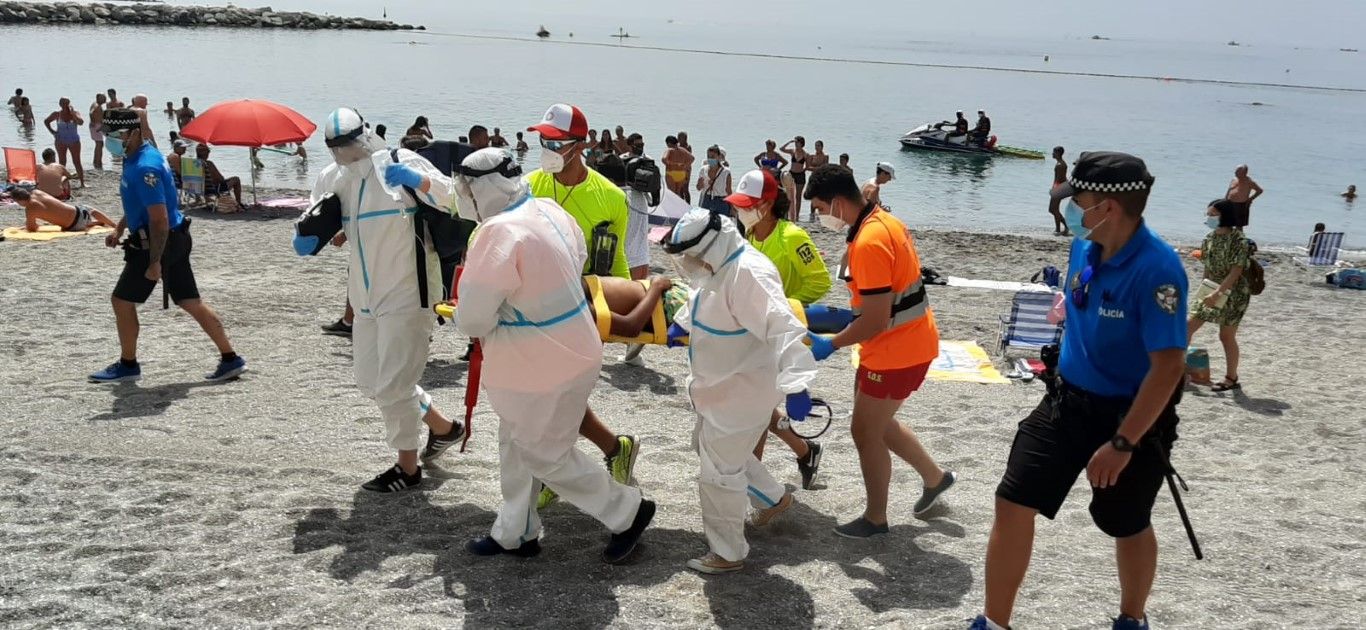 La Ciudad realiza un simulacro de salvamento en la playa del Chorrillo 