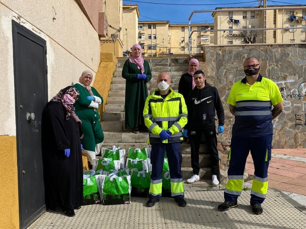 TRACE reparte alimentos de primera necesidad a tres asociaciones vecinales