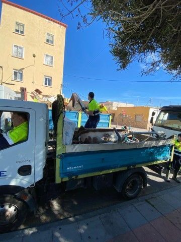 TRACE retira enseres y chatarra de las calles de Ceuta