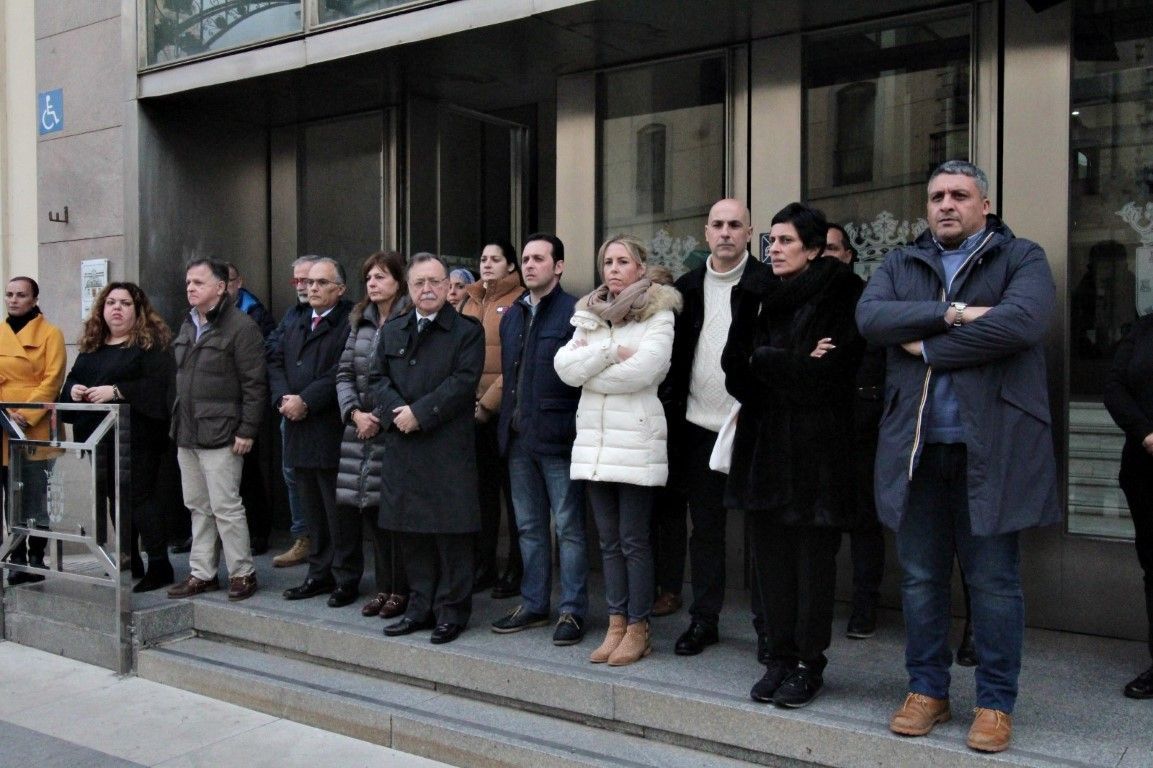 Minuto de silencio por las dos últimas víctimas de violencia de género