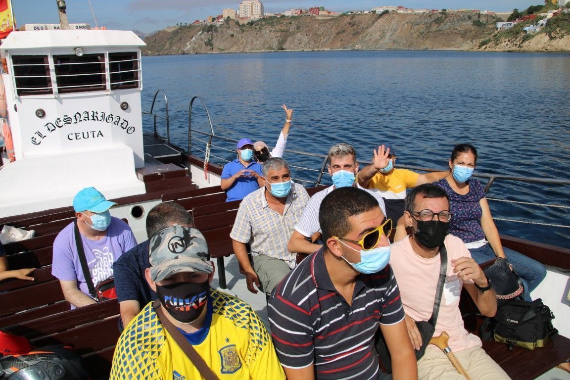 Usuarios de Plena Inclusión Ceuta realizan una visita turística en "El Desnarigado"