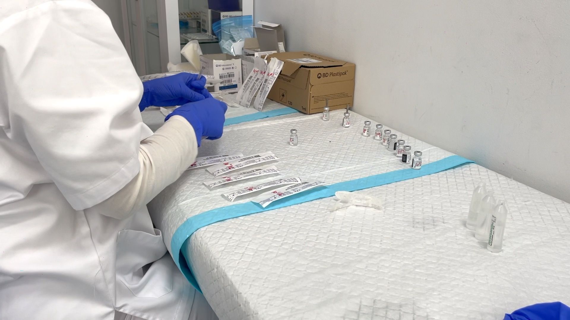 Las autonomías ponen a disposición de Ceuta hasta 45.000 vacunas ante la situación sanitaria extraordinaria