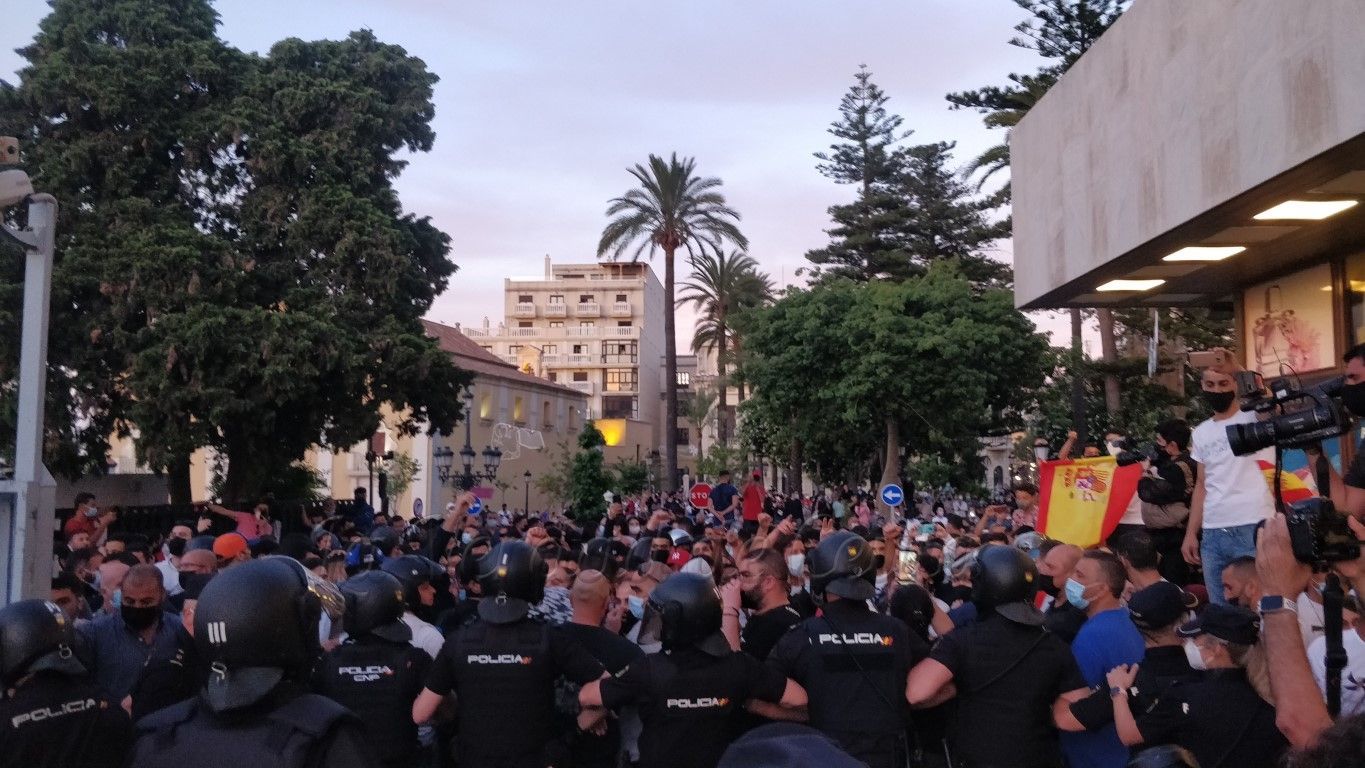 En libertad con cargos seis de los detenidos por los altercados con motivo de la visita de Abascal