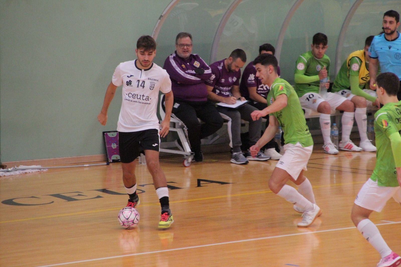 La UA Ceutí gana en Calviá (3-4) y sigue soñando con el playoff