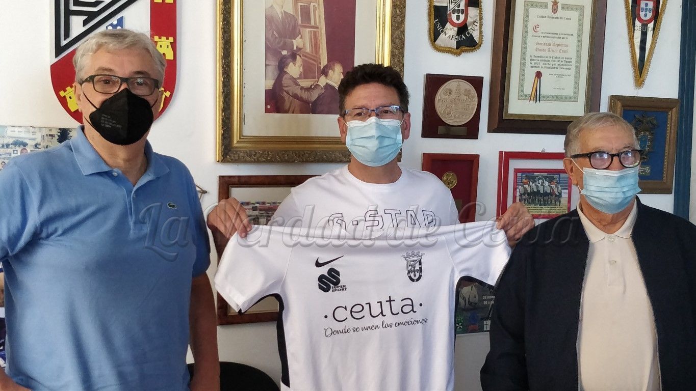 La Unión África Ceutí presenta a Tomás de Dios para un proyecto continuista
