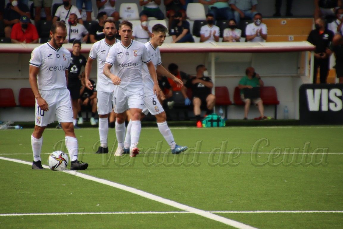 Dos goles en los primeros tres minutos impiden a la AD Ceuta poder puntuar en su debut en Segunda RFEF