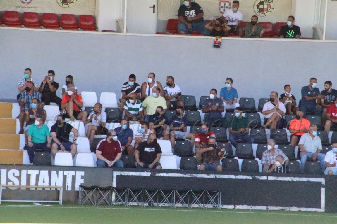 Reunión entre Sanidad, FFCE y AD Ceuta para las medidas establecidas con público en el Murube
