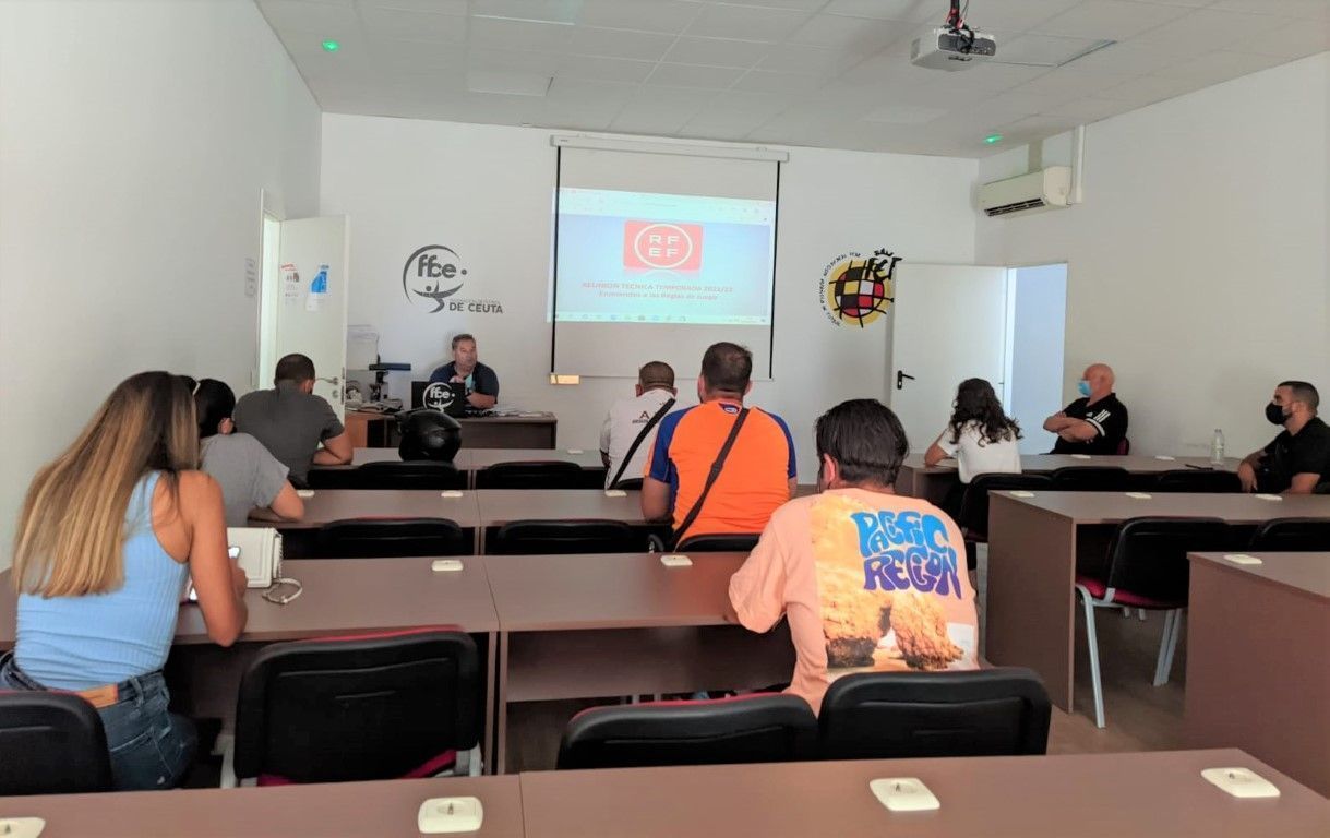 El CTA trata con sus árbitros y cronos nacionales de fútbol sala las actualizaciones de la nueva temporada 