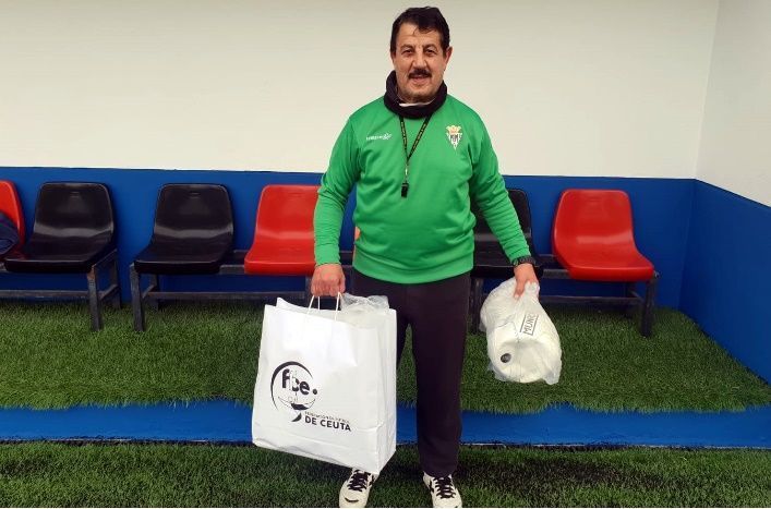 Reparto de balones para los clubes afiliados de la FFCE