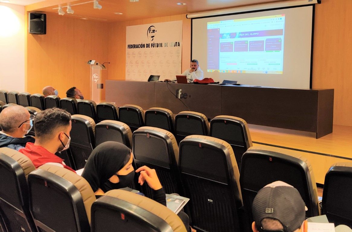Comienzan los Cursos UEFA B de Fútbol y Nacional B de Fútbol Sala de la FFCE
