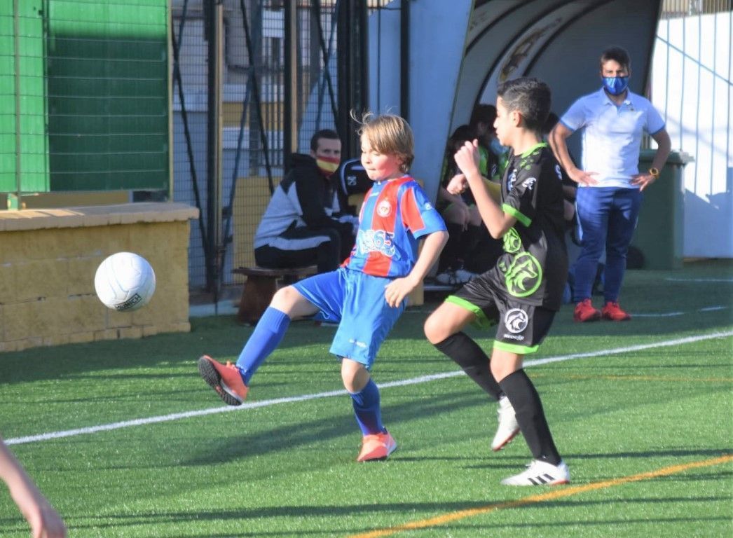 La FFCE suspende la última jornada del año de la base por la vacunación de los niños