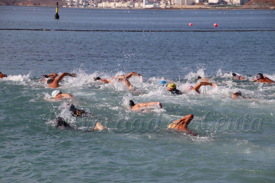 Más de 100 participantes en la II Travesía Ribera – CAS a nado