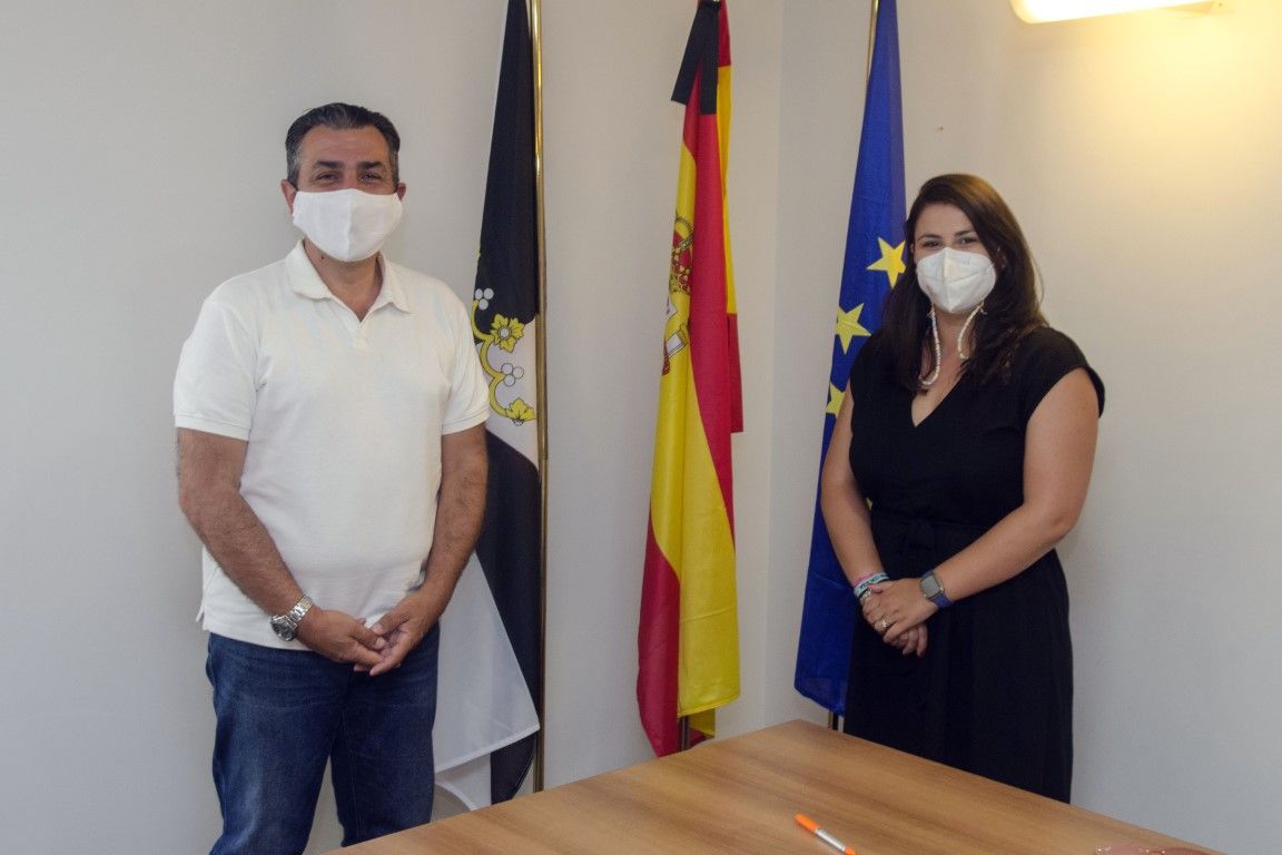 La Consejería de Educación firma un convenio con la Fampa Cuatro Culturas